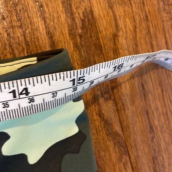 Lululemon 23” crop camo pocket leggings 12 - Picture 8 of 14